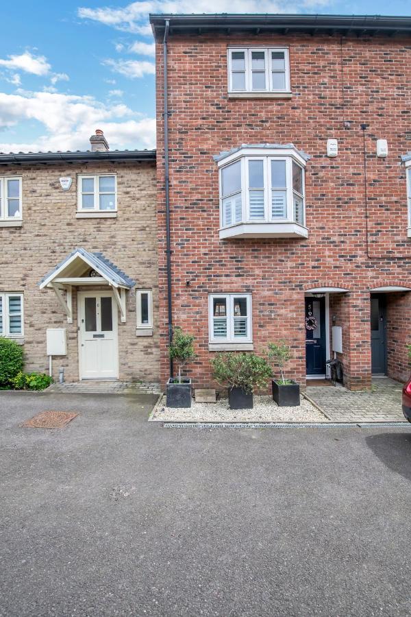 Bury St. Edmunds Stylish 3 Bedroom Townhouse For 5 Guests, Set In The Medieval Grid With Off Street Parking מראה חיצוני תמונה